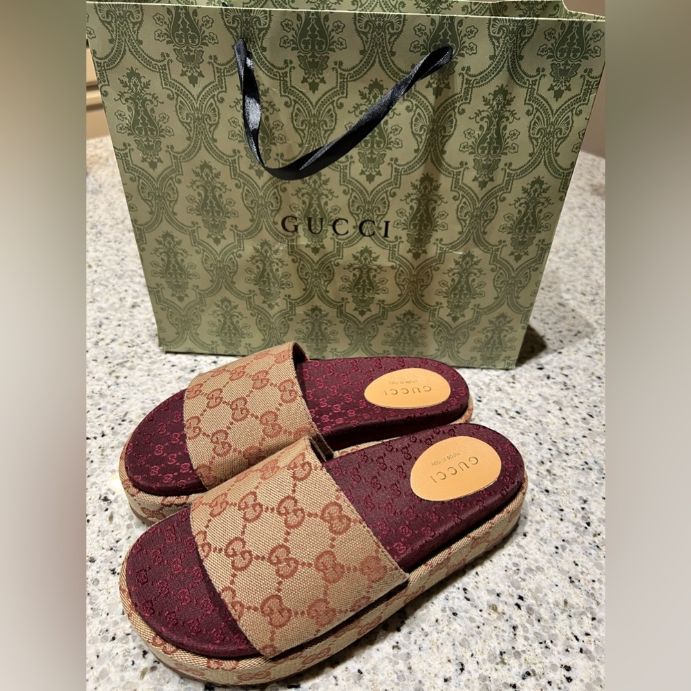 Brand new women’s 7 1/2 Gucci platform slides